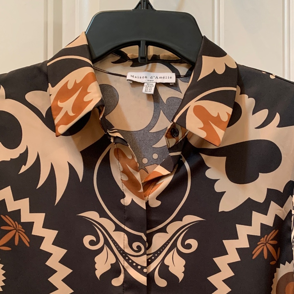 Elegant Crop Patterned Blouse in Black and Brown - Picture 7 of 7